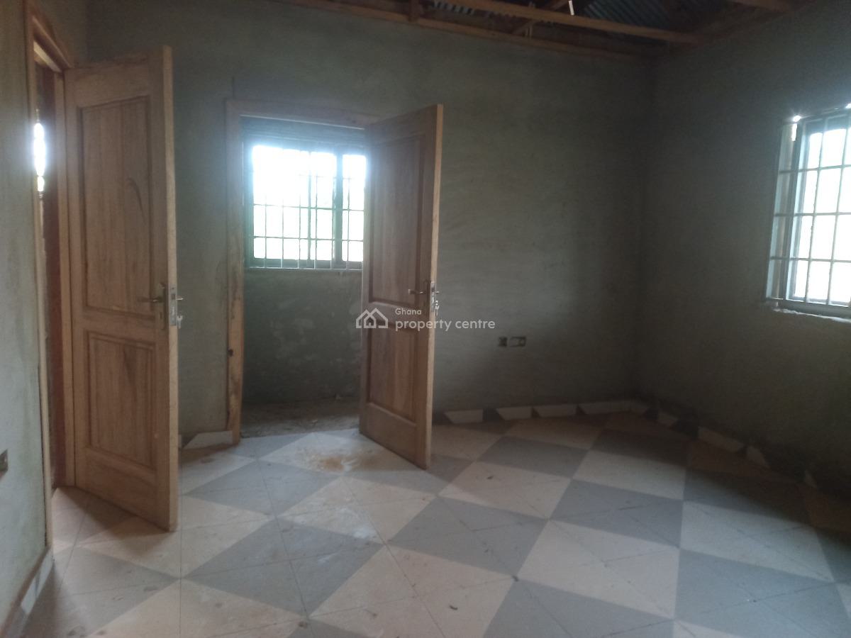 9 Bedrooms  ( Single Rooms Self Contain), Kumasi Lake Road, Jachie., Bosomtwe, Ashanti, House for Sale