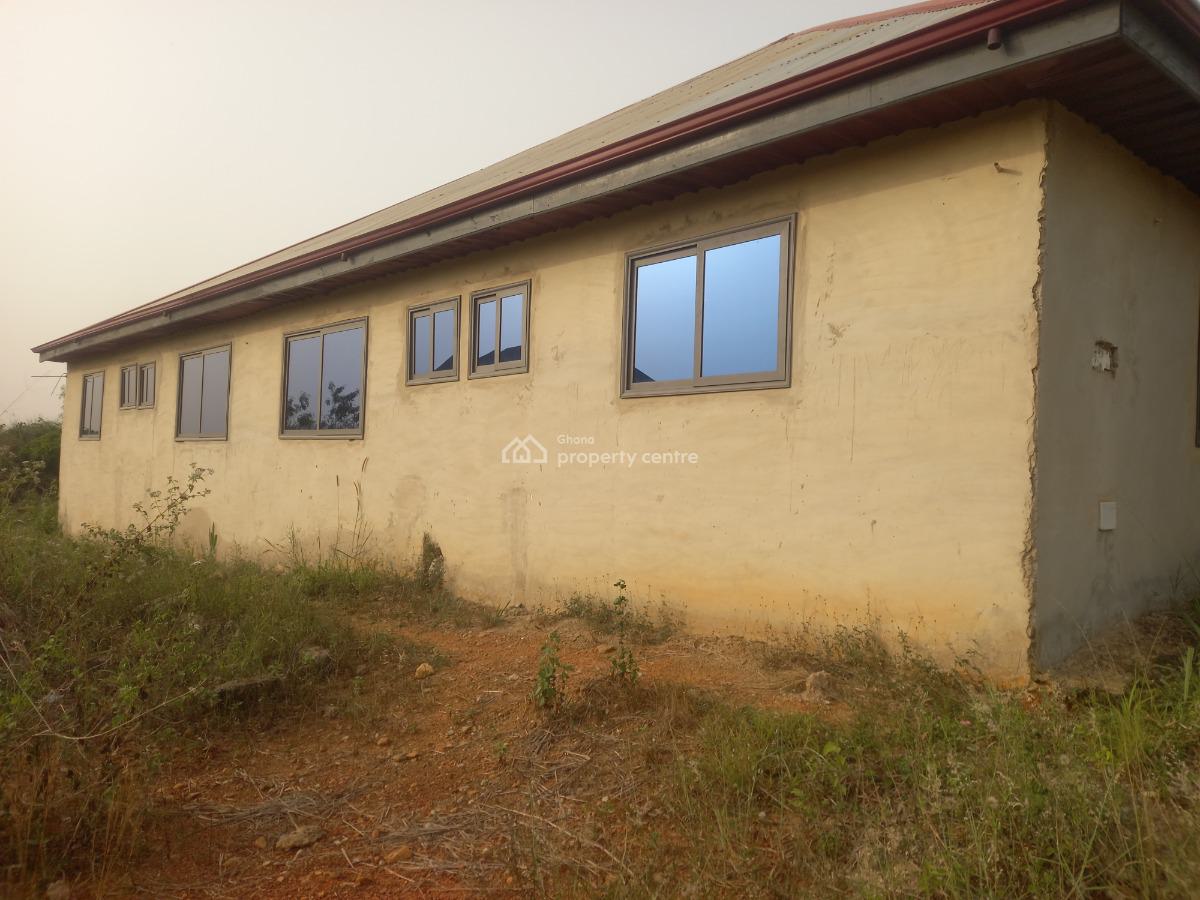 9 Bedrooms  ( Single Rooms Self Contain), Kumasi Lake Road, Jachie., Bosomtwe, Ashanti, House for Sale