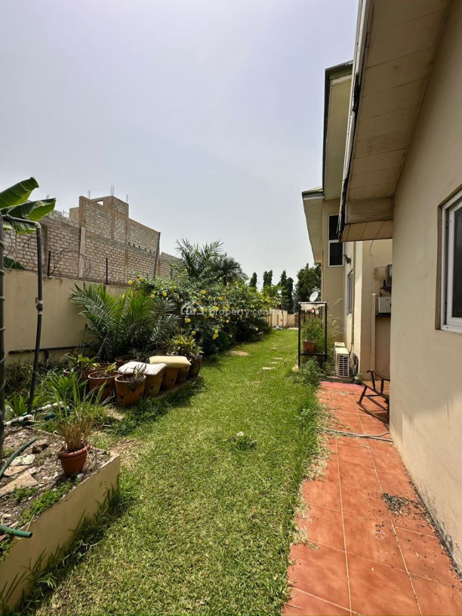 Executive 2 Units of 3 Bedrooms, Kanda Estate, Accra, House for Sale