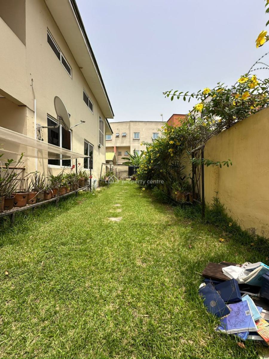 Executive 2 Units of 3 Bedrooms, Kanda Estate, Accra, House for Sale