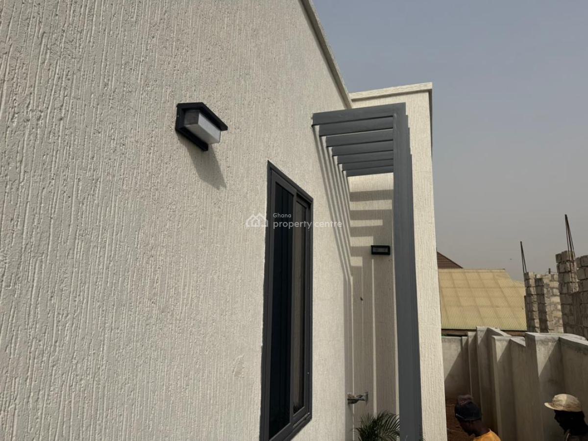 Elegant 3-bedroom House at Kronkromase, Kronkromase, Kumasi Metropolitan, Ashanti, Semi-detached Bungalow for Sale