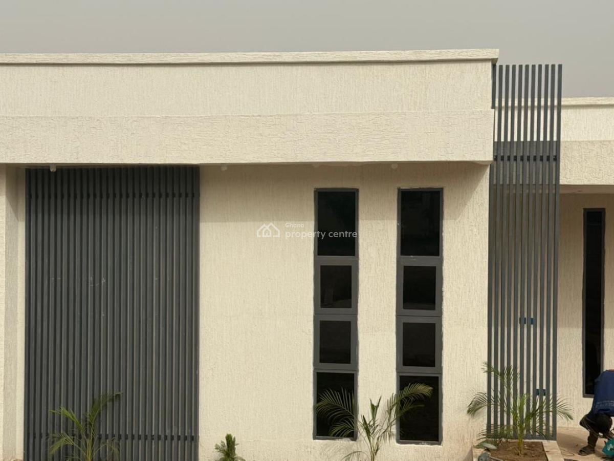 Elegant 3-bedroom House at Kronkromase, Kronkromase, Kumasi Metropolitan, Ashanti, Semi-detached Bungalow for Sale