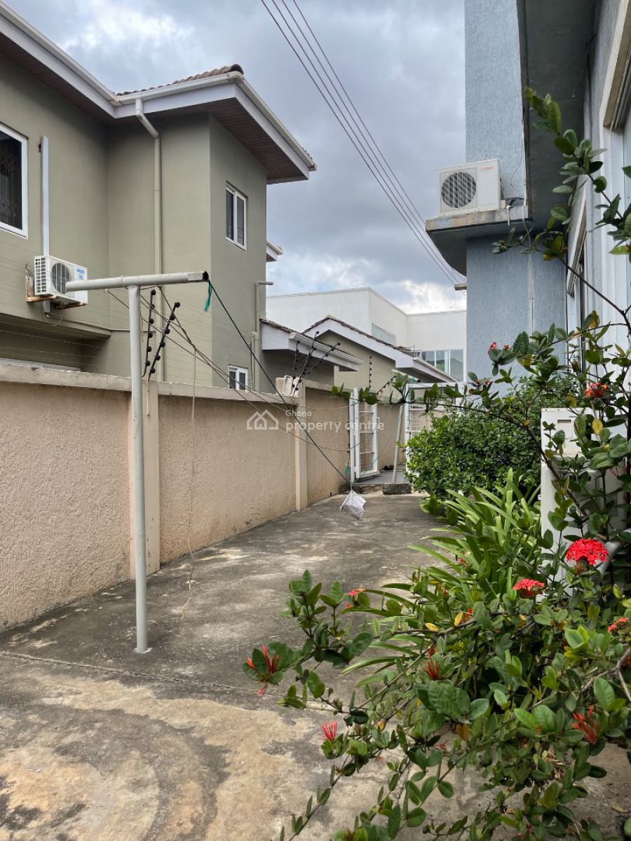 Luxurious 4-bedroom,2-room Bq + Swimming Pool, Airport Hills Next to Lister Hospital, East Airport, Airport Residential Area, Accra, House for Sale