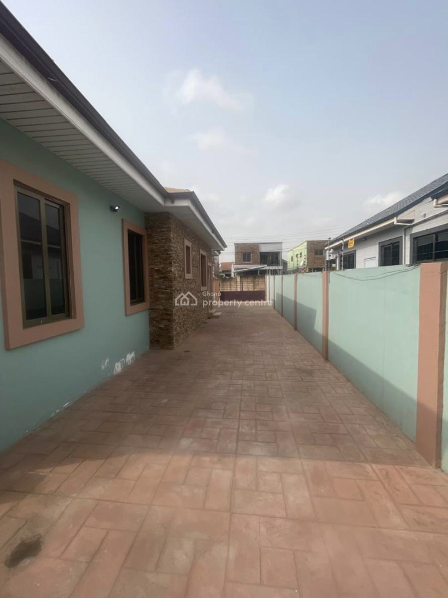 3 Bedrooms Detached Bungalow, Ashongman Estate Bridge, Ga East Municipal, Accra, Detached Bungalow for Sale