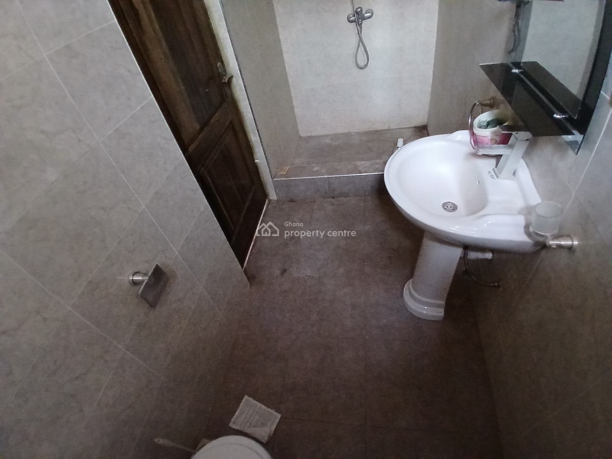 2 Bedroom Apartment in a Good Location., Amanfrom Road, Adenta Municipal, Accra, Apartment for Rent