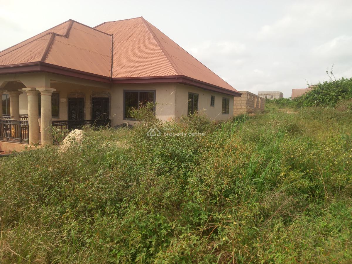 Plot   ( Paky No. 1 )  5th Plot  Main Road (semenhyia)., Pakyi No 1. Semenhyia., Kumasi Metropolitan, Ashanti, Residential Land for Sale