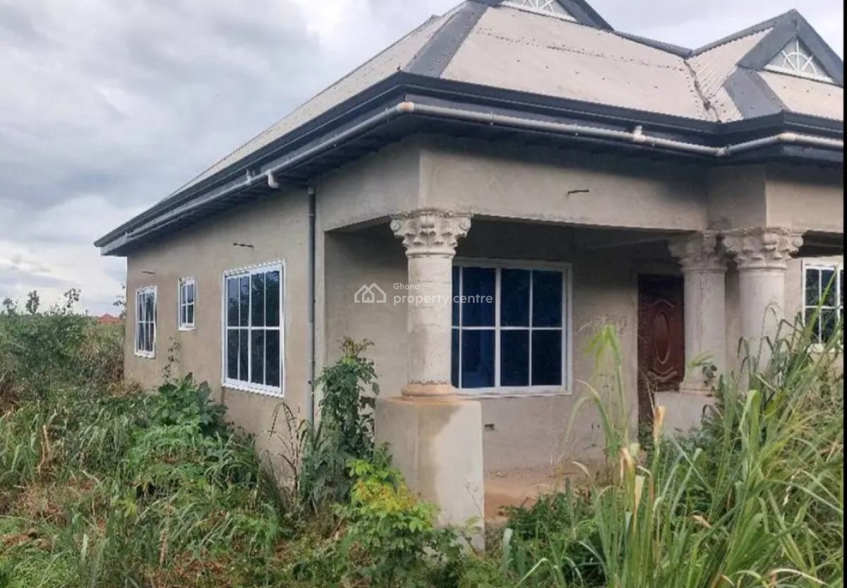 3 Bedrooms   ( on Full Plot) Kwamo/ Jachie., Kwamo/ Adako Jachie, on Tech Ejisu Road., Ejisu-juaben Municipal, Ashanti, House for Sale