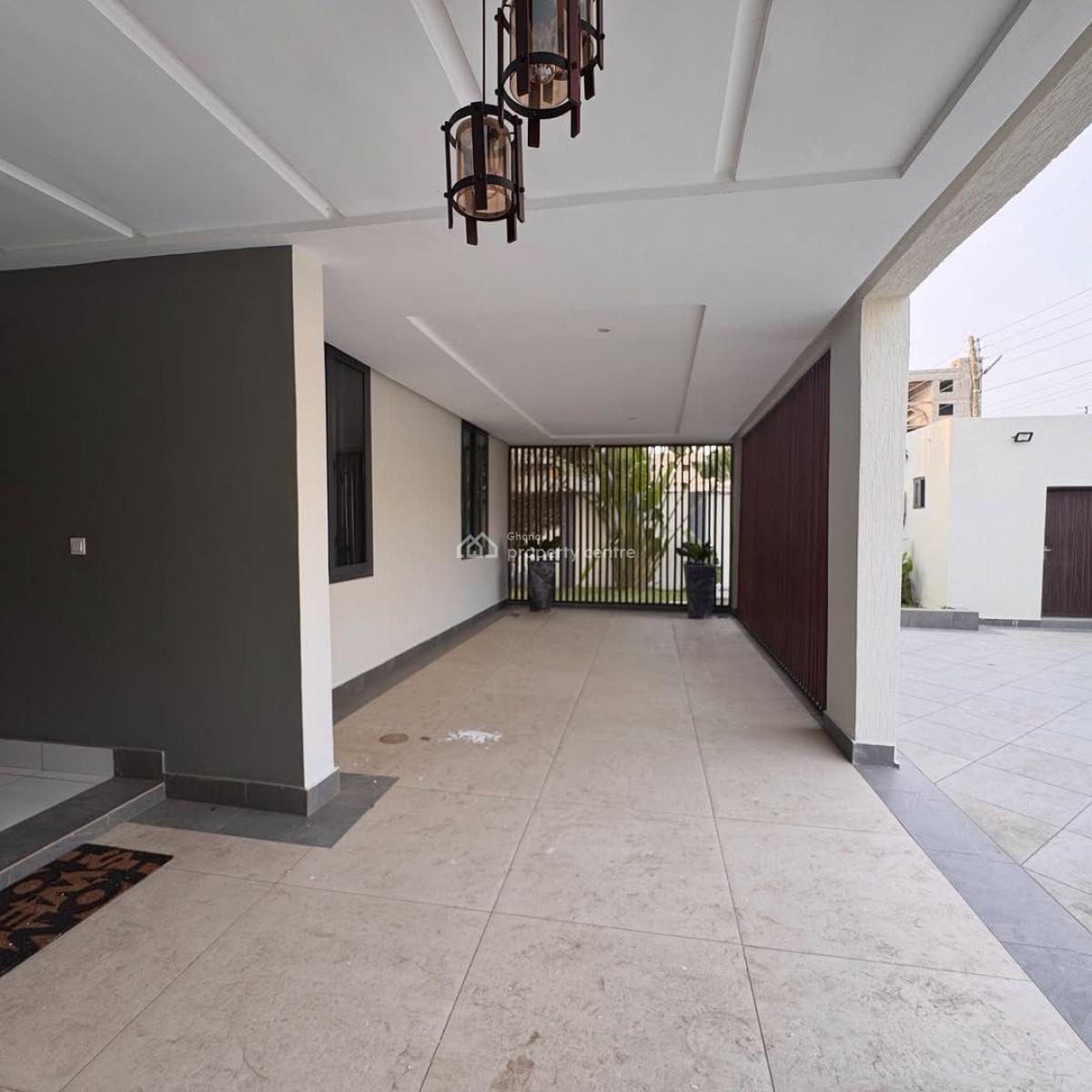 Executive 6 Bedroom, Spintex, Accra, House for Sale