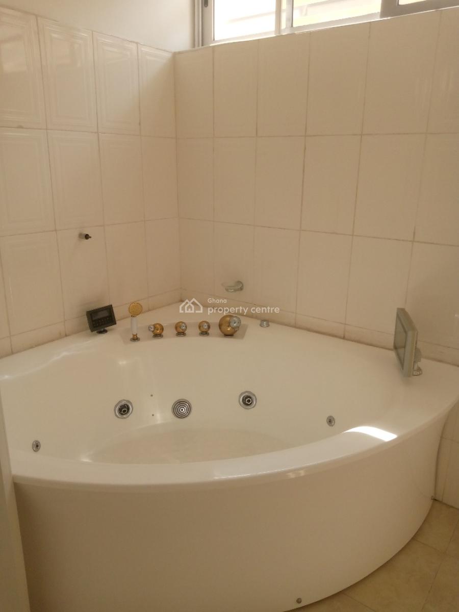 Executive 3-ɓedroom Detached House @ East Airport, East Airport, Airport Residential Area, Accra, House for Rent