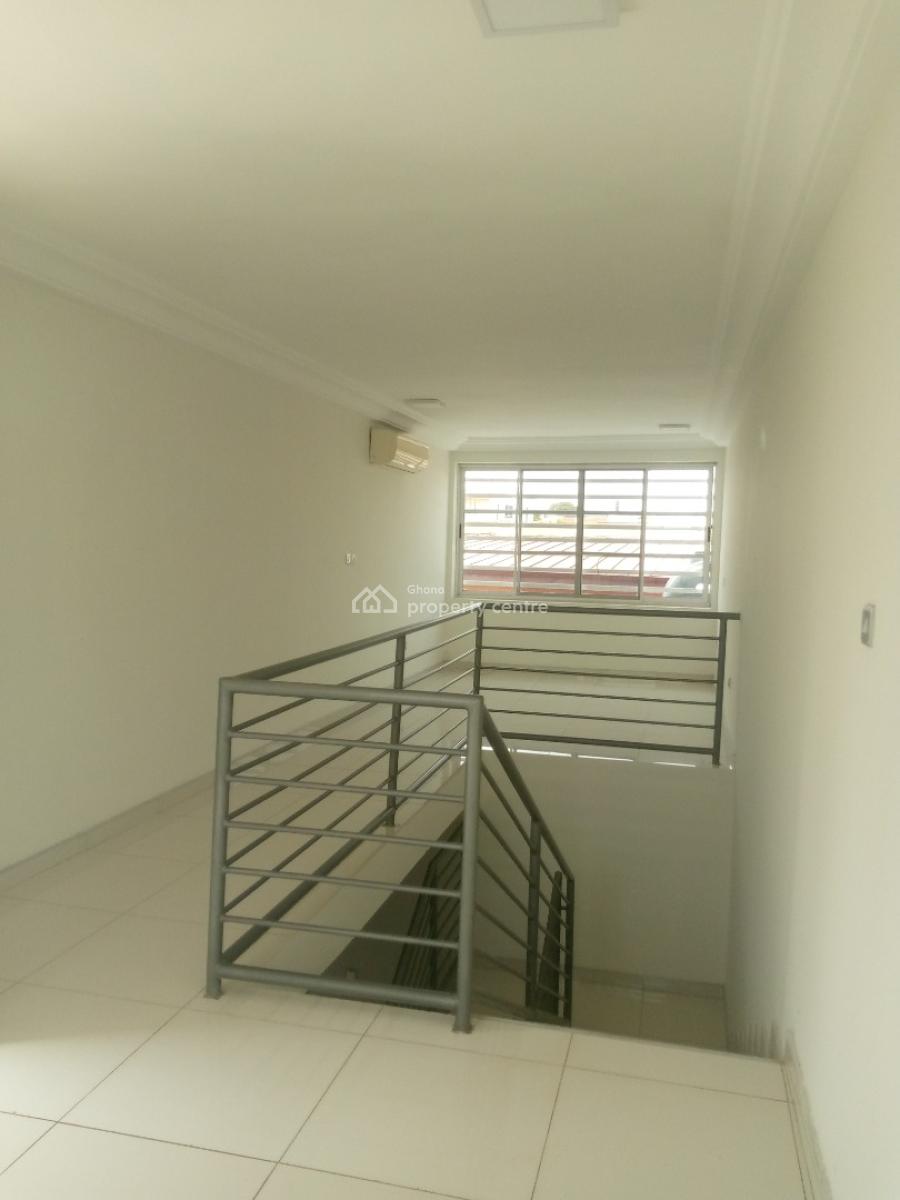 Executive 3-ɓedroom Detached House @ East Airport, East Airport, Airport Residential Area, Accra, House for Rent