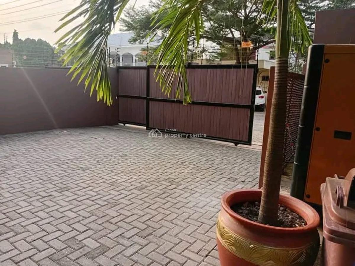 Executive 4-bedroom Townhouse @ Airport Residential, Airport Residential Area, Accra, House for Rent