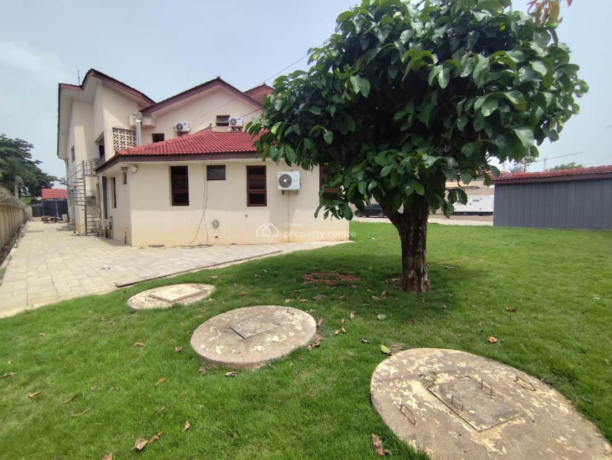 15 Bedrooms  House  Plus 3 Bedroom Boys Quarters, Roman Ridge, Roman Ridge, Accra, House for Rent