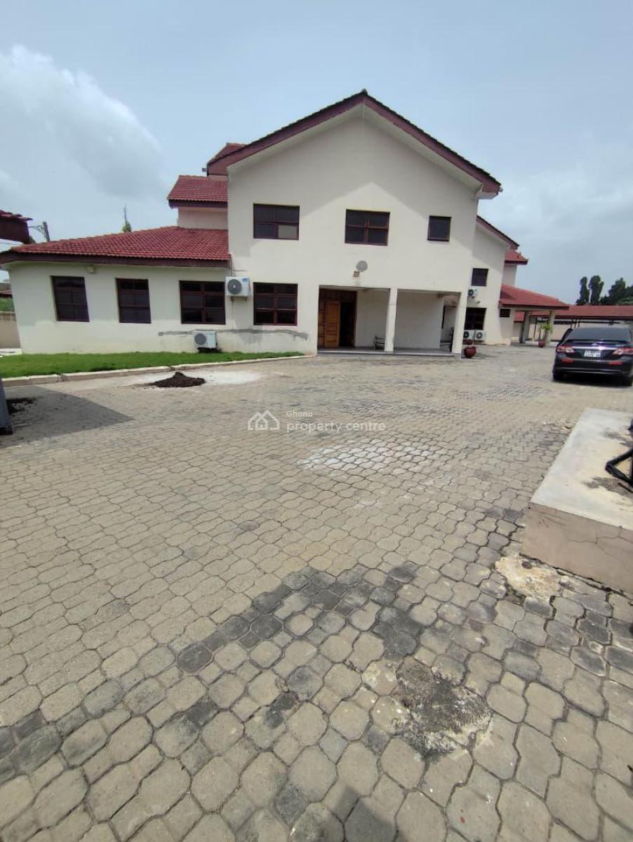 15 Bedrooms  House  Plus 3 Bedroom Boys Quarters, Roman Ridge, Roman Ridge, Accra, House for Rent