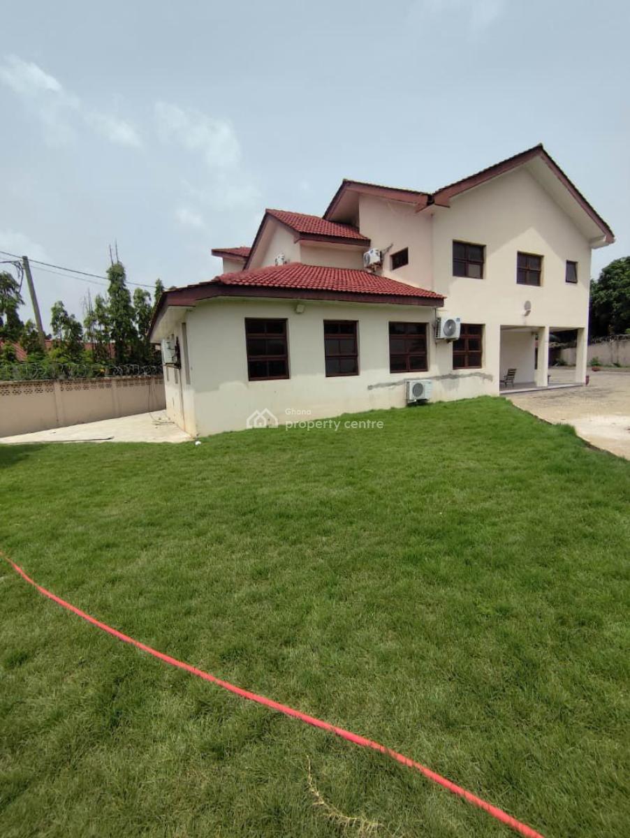 15 Bedrooms  House  Plus 3 Bedroom Boys Quarters, Roman Ridge, Roman Ridge, Accra, House for Rent