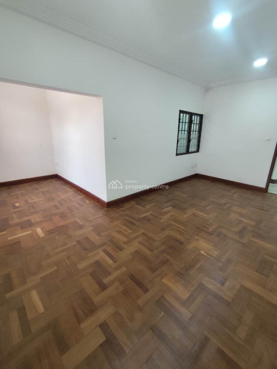 15 Bedrooms  House  Plus 3 Bedroom Boys Quarters, Roman Ridge, Roman Ridge, Accra, House for Rent