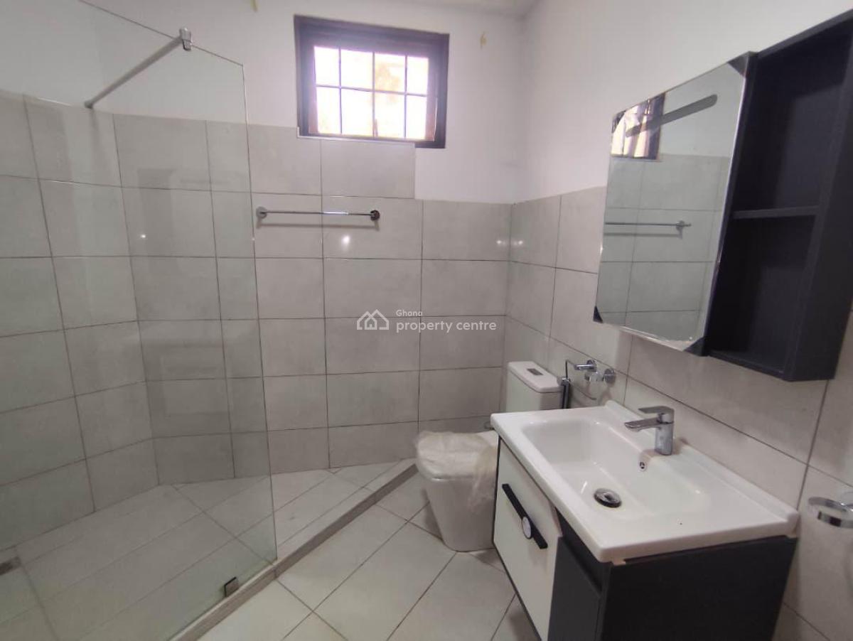 15 Bedrooms  House  Plus 3 Bedroom Boys Quarters, Roman Ridge, Roman Ridge, Accra, House for Rent