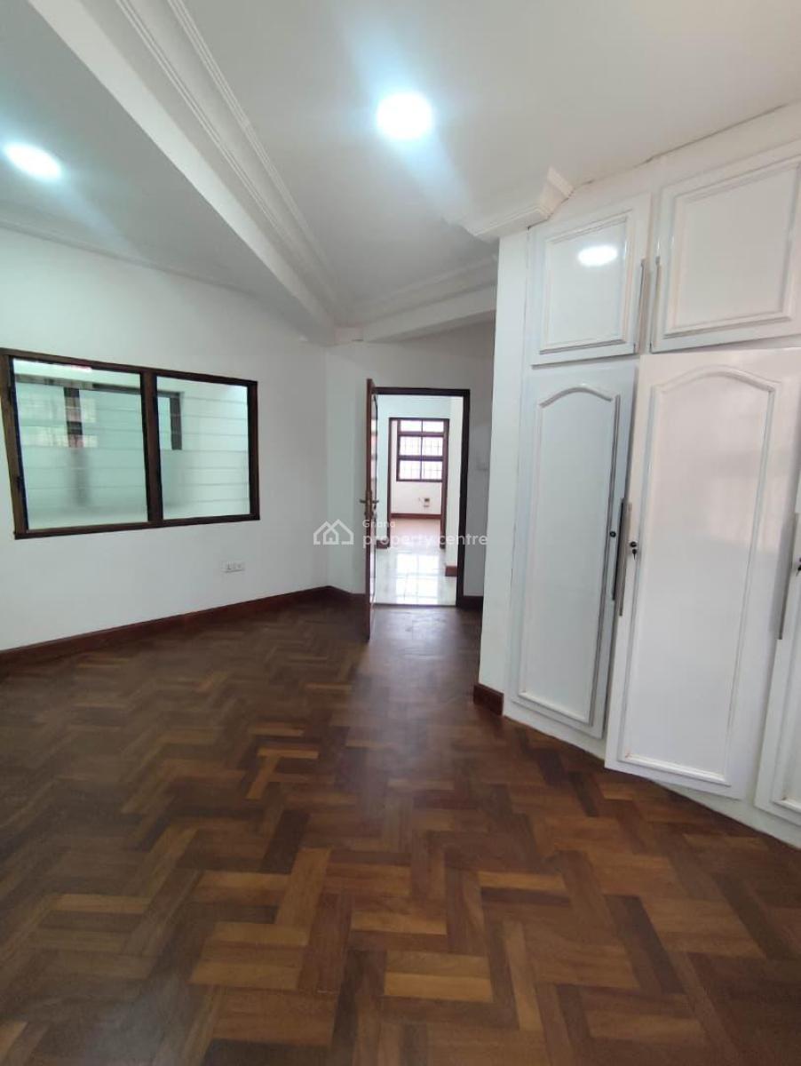 15 Bedrooms  House  Plus 3 Bedroom Boys Quarters, Roman Ridge, Roman Ridge, Accra, House for Rent
