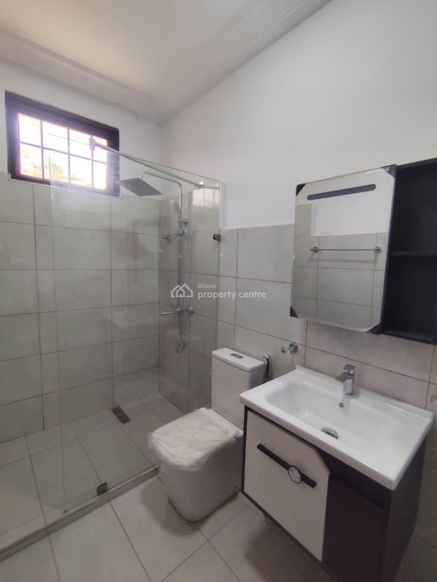 15 Bedrooms  House  Plus 3 Bedroom Boys Quarters, Roman Ridge, Roman Ridge, Accra, House for Rent