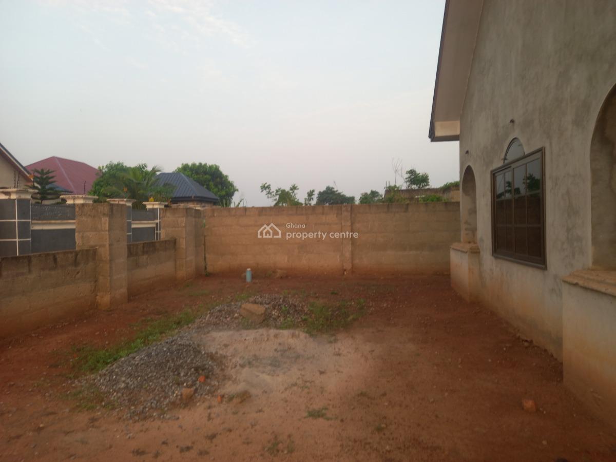 3 Bedrooms  ( on Full Plot), Ejisu Saapeh, Near Ejisu Onwe., Ejisu-juaben Municipal, Ashanti, House for Sale