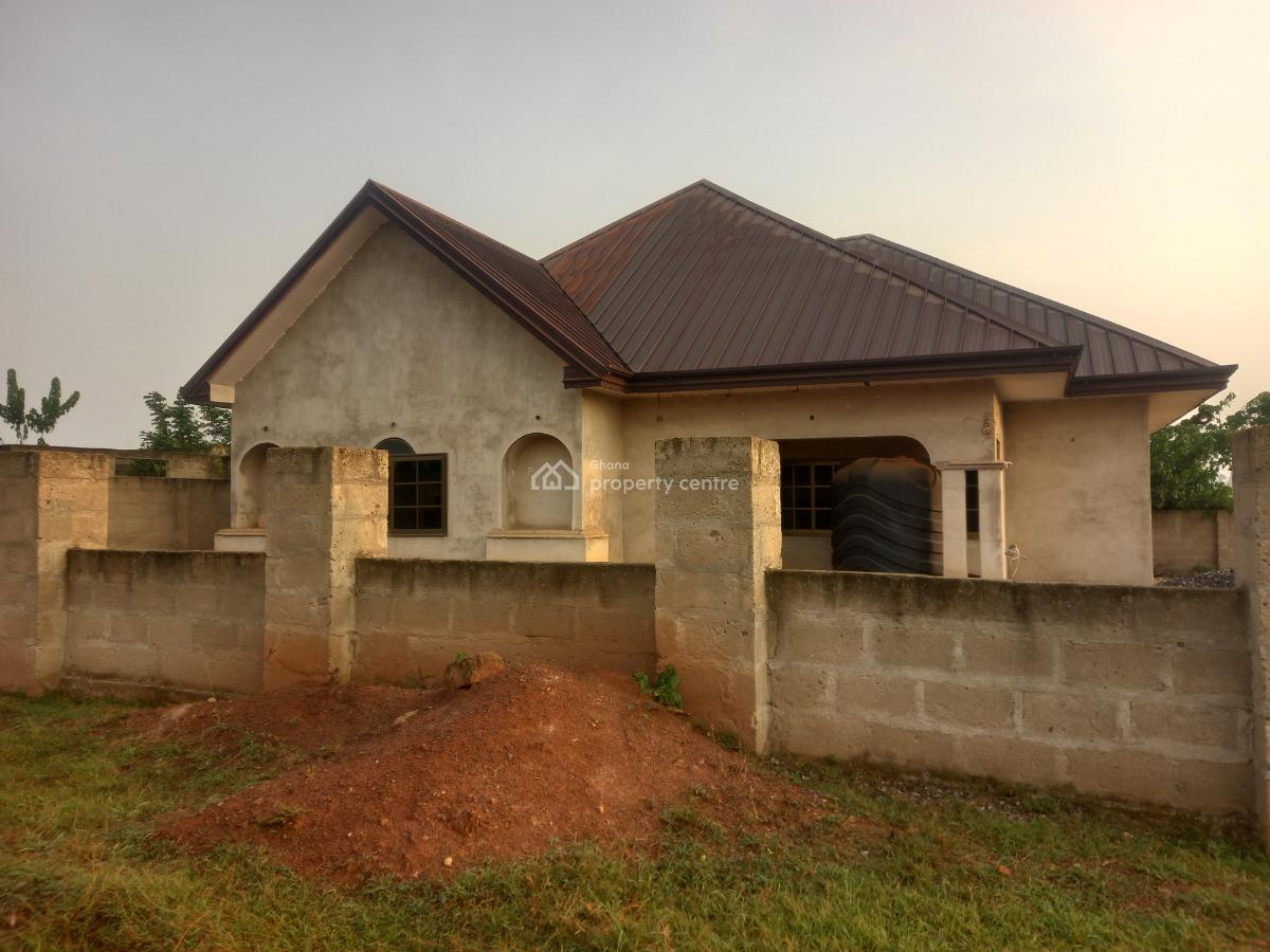 3 Bedrooms, Donyina Saapeh, on Emina Boadi Road., Kumasi Metropolitan, Ashanti, House for Sale