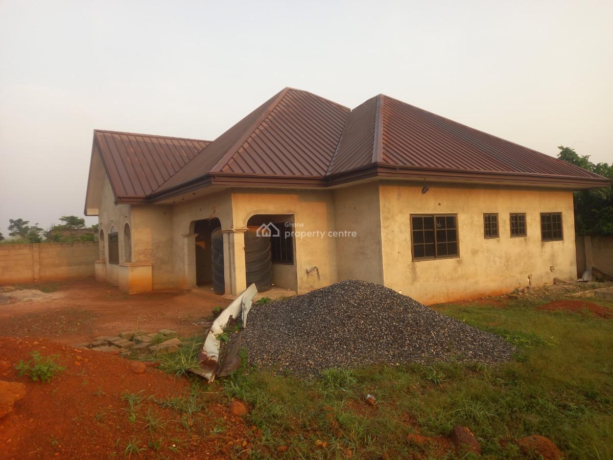 3 Bedrooms, Donyina Saapeh, on Emina Boadi Road., Kumasi Metropolitan, Ashanti, House for Sale