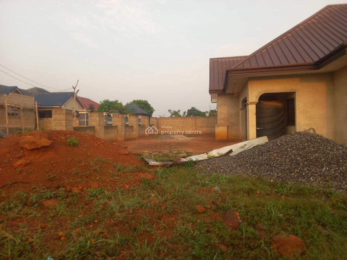 3 Bedrooms, Donyina Saapeh, on Emina Boadi Road., Kumasi Metropolitan, Ashanti, House for Sale