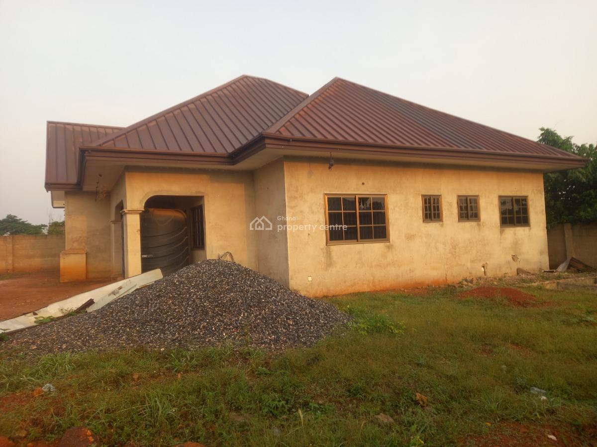 3 Bedrooms, Donyina Saapeh, on Emina Boadi Road., Kumasi Metropolitan, Ashanti, House for Sale