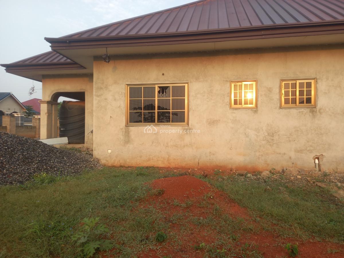 3 Bedrooms, Donyina Saapeh, on Emina Boadi Road., Kumasi Metropolitan, Ashanti, House for Sale