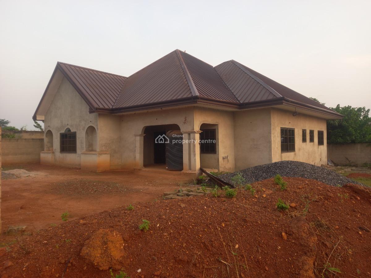 3 Bedrooms, Donyina Saapeh, on Emina Boadi Road., Kumasi Metropolitan, Ashanti, House for Sale