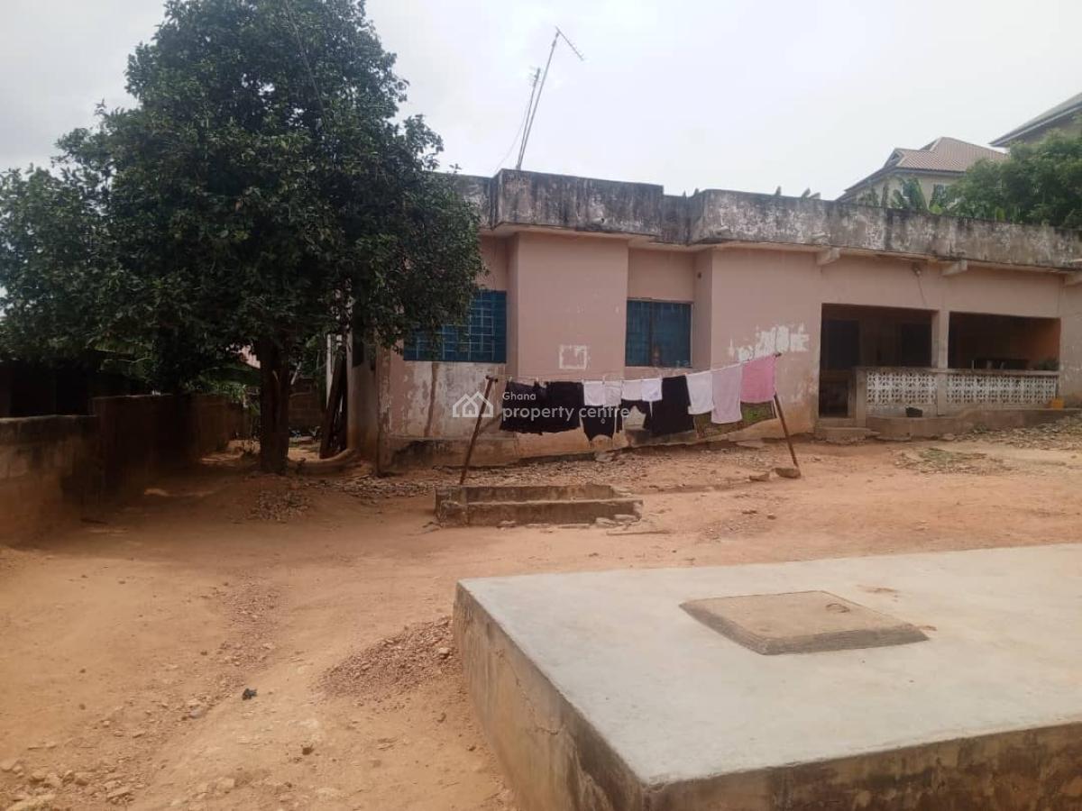 3brm House on 4 & Half Plots at Awoshie / Anyaa, Accra, Deeper Life Or Nic, Awoshie, Ga Central Municipal, Accra, Residential Land for Sale