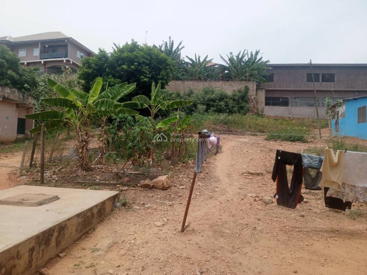 3brm House on 4 & Half Plots at Awoshie / Anyaa, Accra, Deeper Life Or Nic, Awoshie, Ga Central Municipal, Accra, Residential Land for Sale