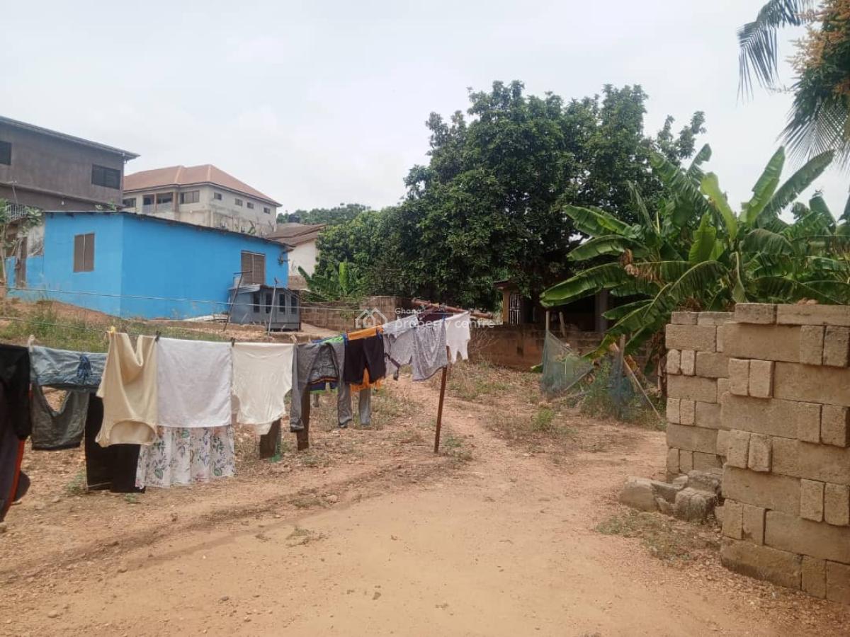 3brm House on 4 & Half Plots at Awoshie / Anyaa, Accra, Deeper Life Or Nic, Awoshie, Ga Central Municipal, Accra, Residential Land for Sale