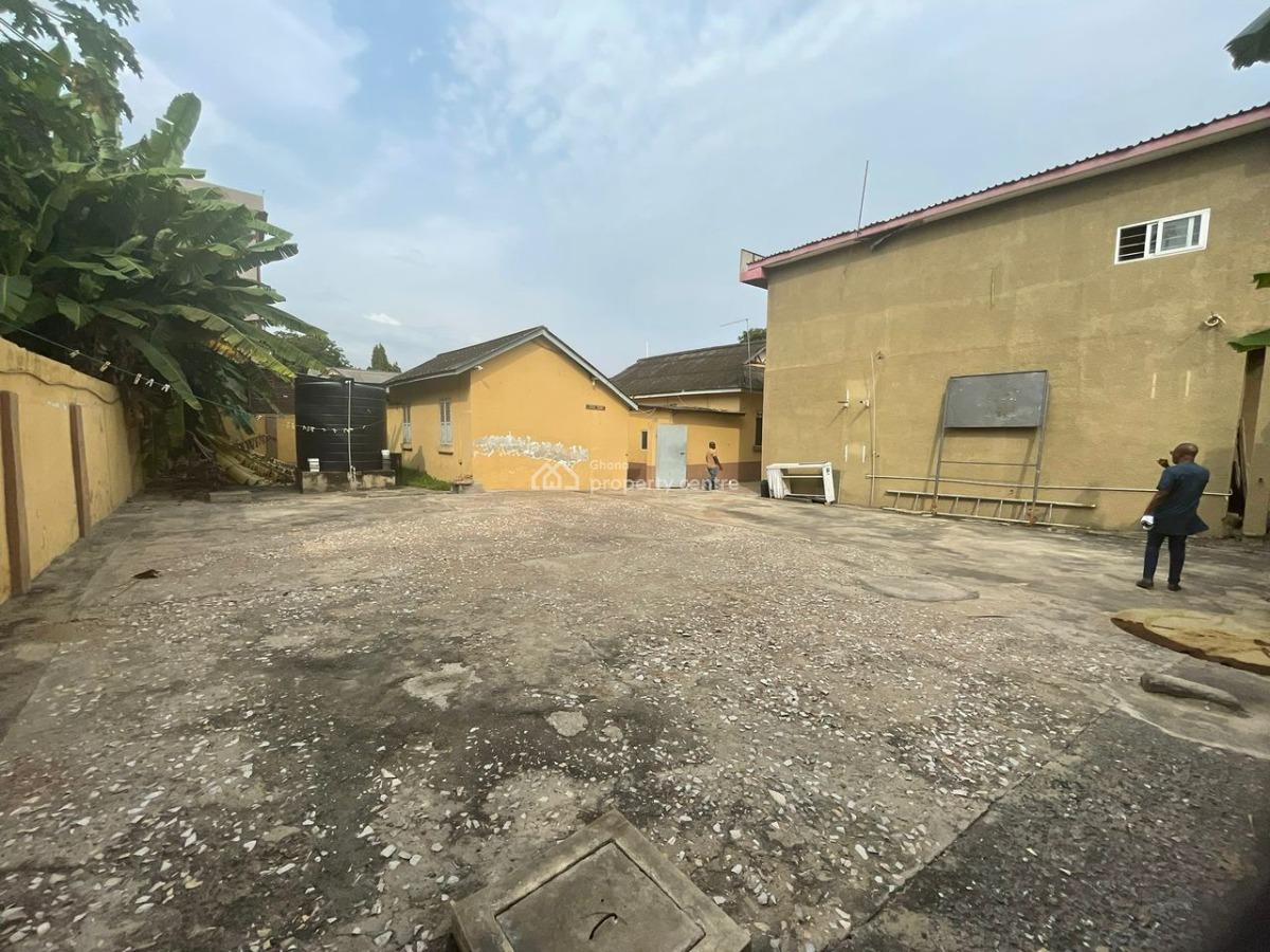 Old Commercial Property Facing The Main Road, Osu, Accra, Commercial Property for Sale