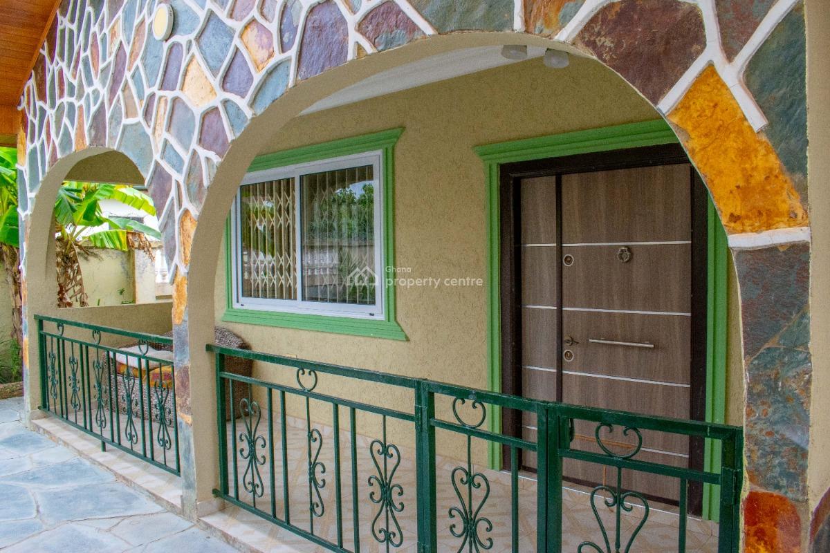 2 Bedroom Fully Furnished House - Property Id: Cc-1006, Cape Coast - Jukwa Road, Mpeasem Ame Zion School, First Speed Ramp, Cape Coast Metropolitan, Central Region, Semi-detached Duplex Short Let