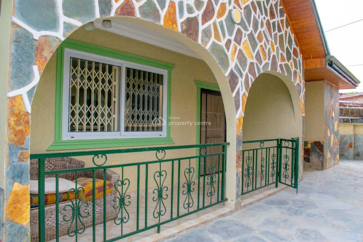2 Bedroom Fully Furnished House - Property Id: Cc-1006, Cape Coast - Jukwa Road, Mpeasem Ame Zion School, First Speed Ramp, Cape Coast Metropolitan, Central Region, Semi-detached Duplex Short Let