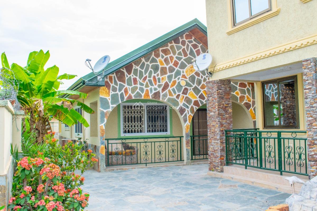 2 Bedroom Fully Furnished House - Property Id: Cc-1006, Cape Coast - Jukwa Road, Mpeasem Ame Zion School, First Speed Ramp, Cape Coast Metropolitan, Central Region, Semi-detached Duplex Short Let