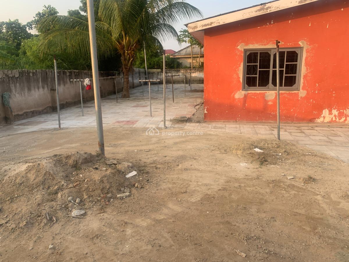 7 Bedroom Self Contain Hostel, Townhall, Effutu Municipal, Central Region, Detached Bungalow for Sale