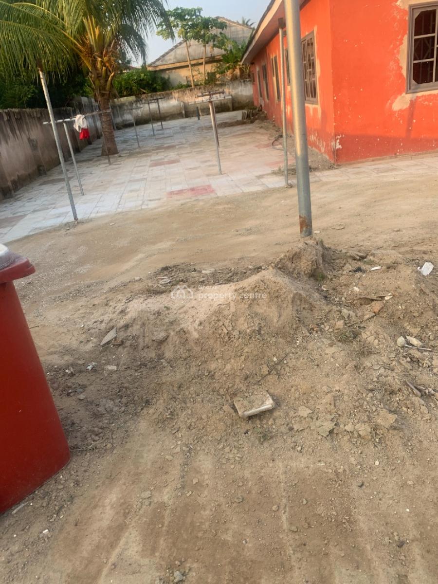 7 Bedroom Self Contain Hostel, Townhall, Effutu Municipal, Central Region, Detached Bungalow for Sale