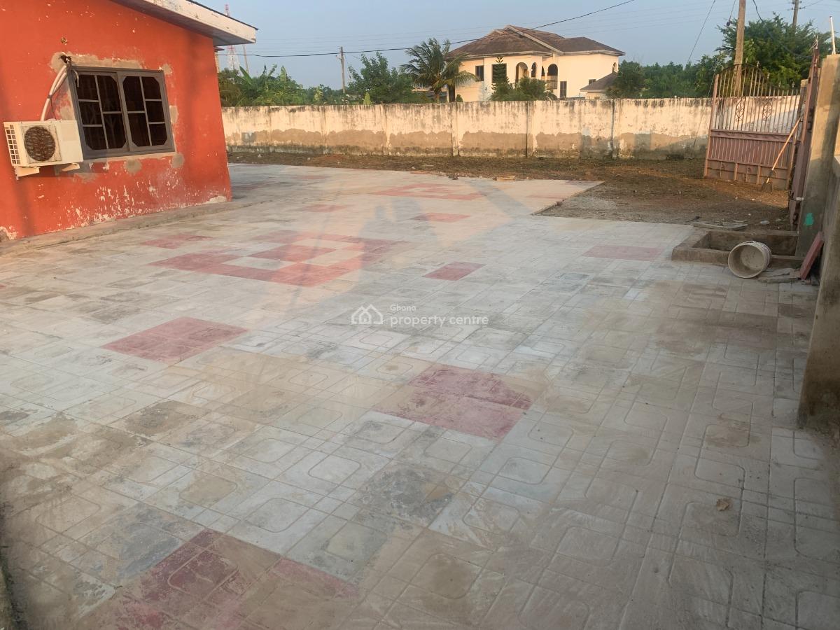 7 Bedroom Self Contain Hostel, Townhall, Effutu Municipal, Central Region, Detached Bungalow for Sale