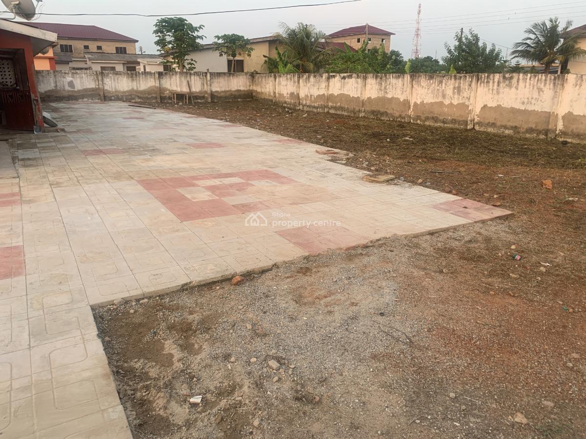 7 Bedroom Self Contain Hostel, Townhall, Effutu Municipal, Central Region, Detached Bungalow for Sale