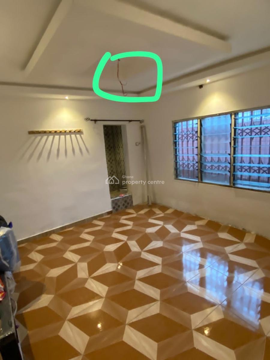 7 Bedroom Self Contain Hostel, Townhall, Effutu Municipal, Central Region, Detached Bungalow for Sale