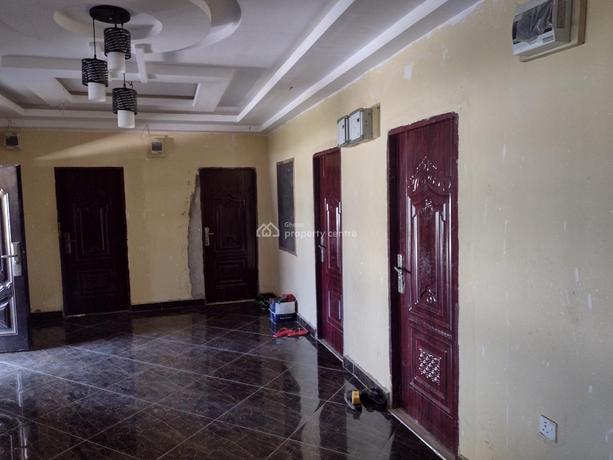 7 Bedroom Self Contain Hostel, Townhall, Effutu Municipal, Central Region, Detached Bungalow for Sale