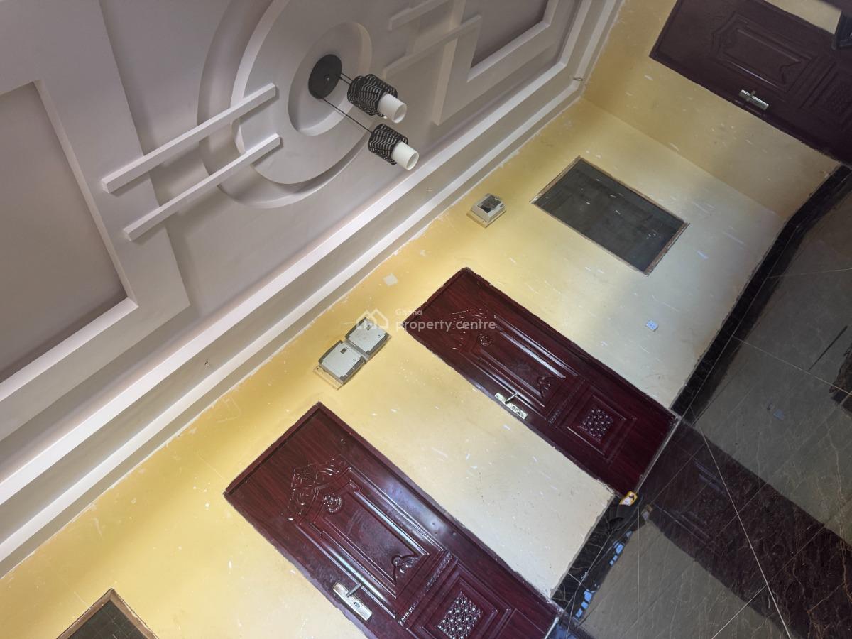 7 Bedroom Self Contain Hostel, Townhall, Effutu Municipal, Central Region, Detached Bungalow for Sale