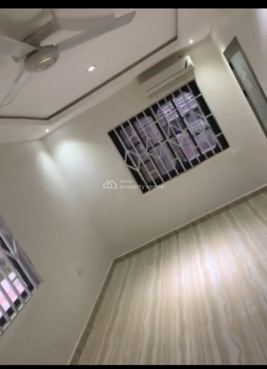 7 Bedroom Self Contain Hostel, Townhall, Effutu Municipal, Central Region, Detached Bungalow for Sale