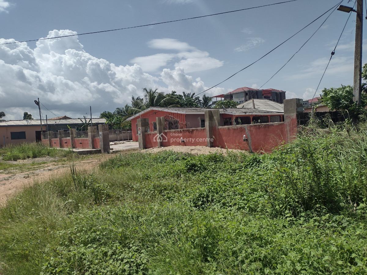 7 Bedroom Self Contain Hostel, Townhall, Effutu Municipal, Central Region, Detached Bungalow for Sale