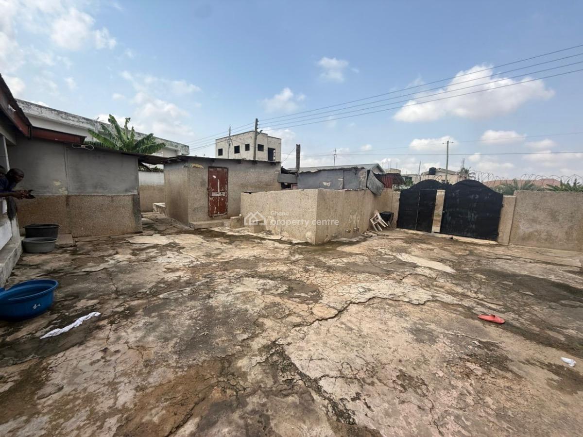 3 Bedrooms and 5 Single Rooms at Lapaz, Kata Down, Lapaz, Accra, Detached Bungalow for Sale