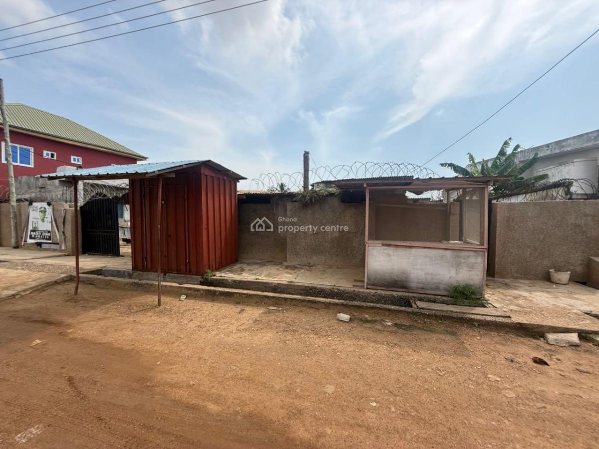 3 Bedrooms and 5 Single Rooms at Lapaz, Kata Down, Lapaz, Accra, Detached Bungalow for Sale