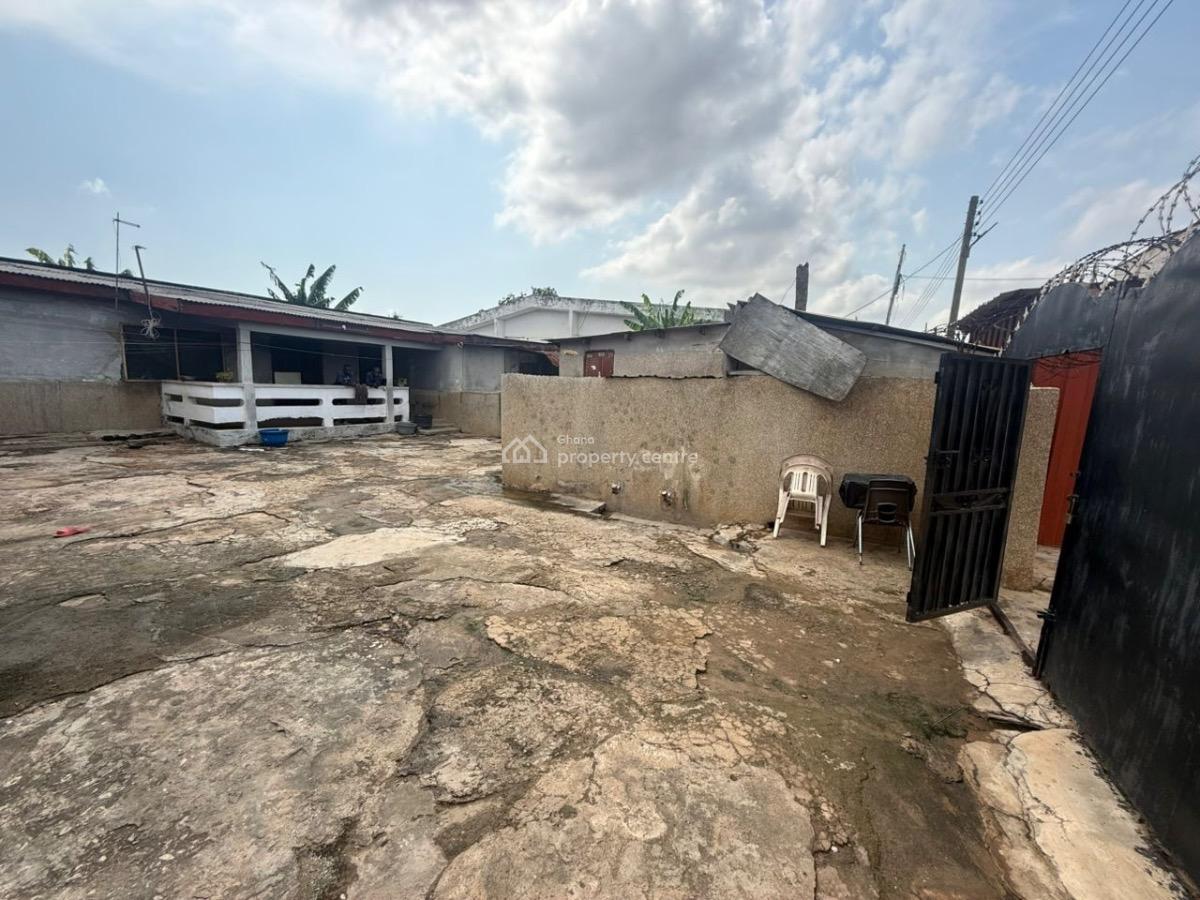3 Bedrooms and 5 Single Rooms at Lapaz, Kata Down, Lapaz, Accra, Detached Bungalow for Sale