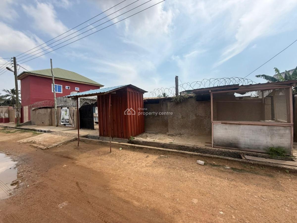 3 Bedrooms and 5 Single Rooms at Lapaz, Kata Down, Lapaz, Accra, Detached Bungalow for Sale