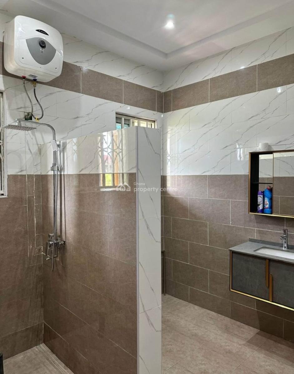 5 Bedrooms, Akyeremade.  on Kwadaso Agric Road., Kumasi Metropolitan, Ashanti, House for Sale